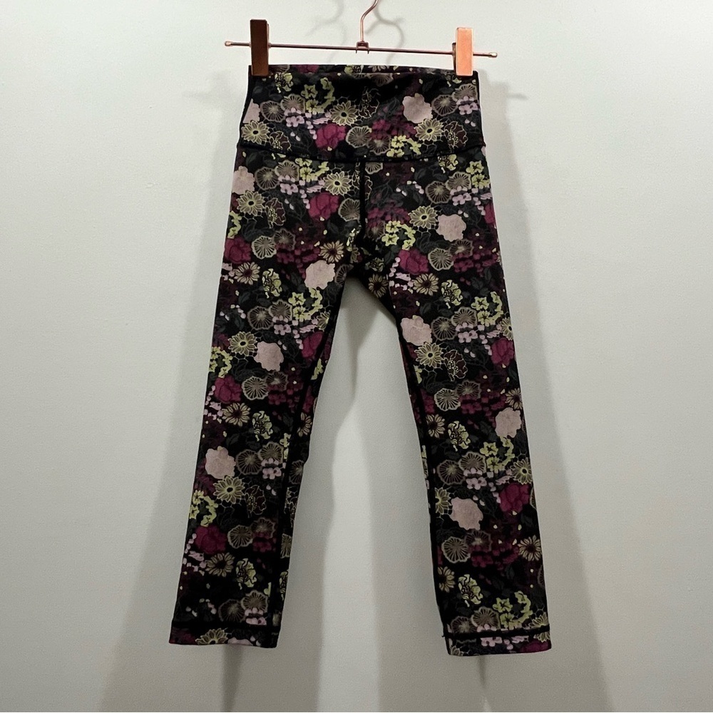 LULULEMON Wunder Under Crop Mid-Rise 21" Fluorolace Multi - Picture 4 of 8